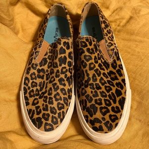 Leopard for texture slip on’s good condition